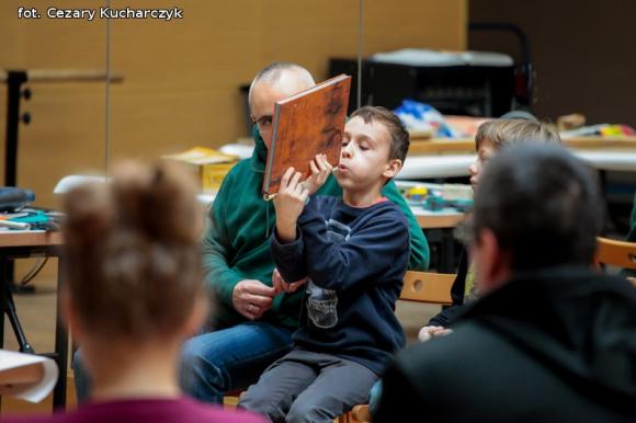 Robili instrumenty w domu kultury