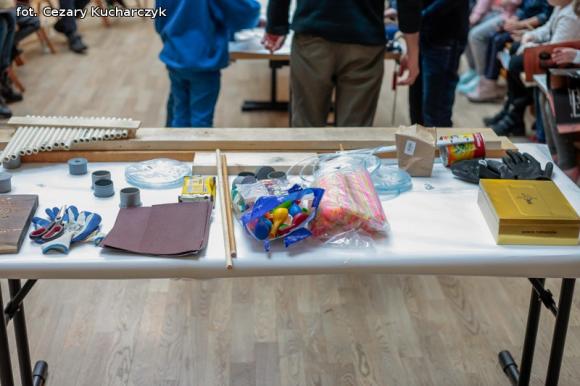 Robili instrumenty w domu kultury