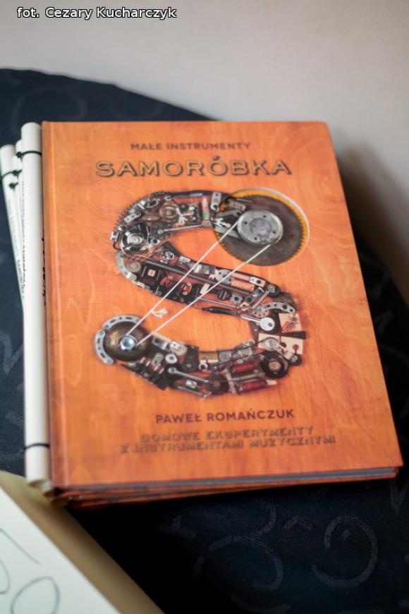 Robili instrumenty w domu kultury