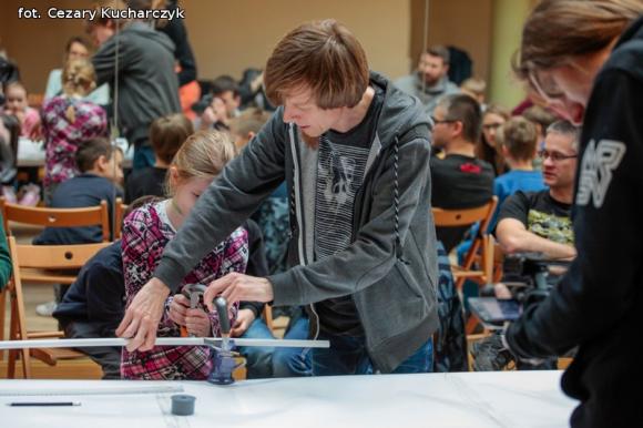 Robili instrumenty w domu kultury