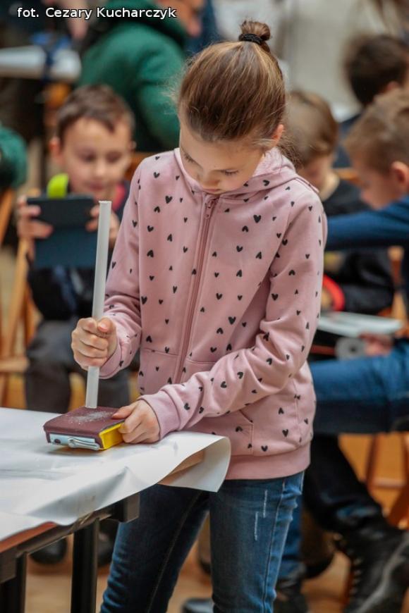 Robili instrumenty w domu kultury