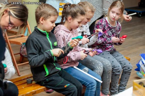 Robili instrumenty w domu kultury