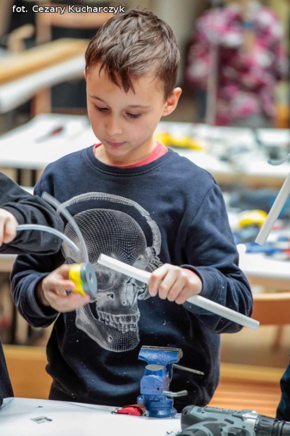 Robili instrumenty w domu kultury