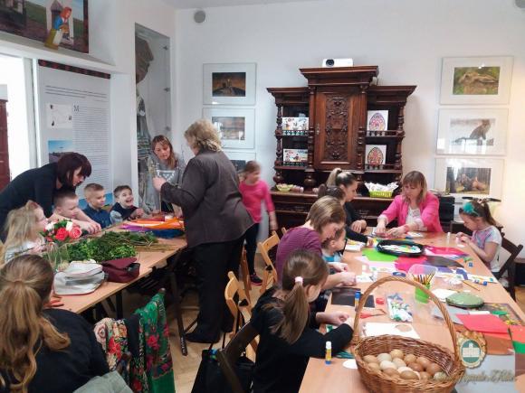 Wielkanocne warsztaty podczas Rodzinnej Niedzieli w Muzeum