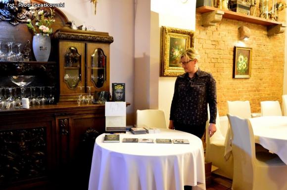 Charakterystyczny głos i dobre teksty - klimatyczny koncert Dyjaka w Kutnie