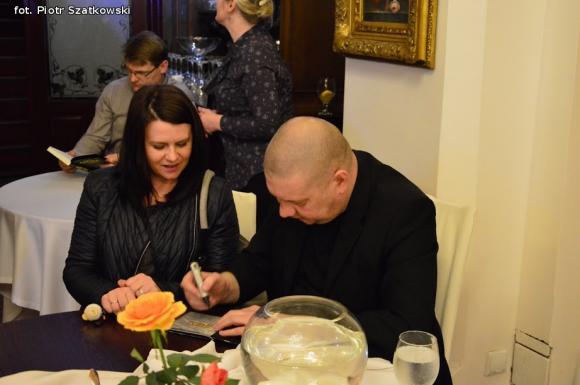 Charakterystyczny głos i dobre teksty - klimatyczny koncert Dyjaka w Kutnie