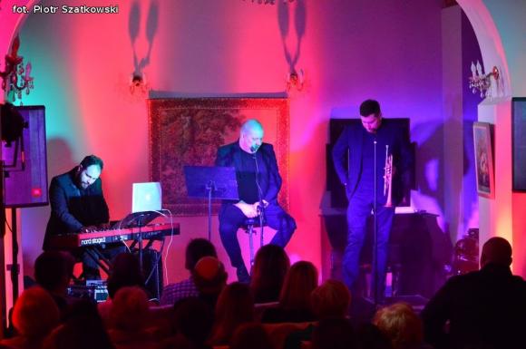 Charakterystyczny głos i dobre teksty - klimatyczny koncert Dyjaka w Kutnie