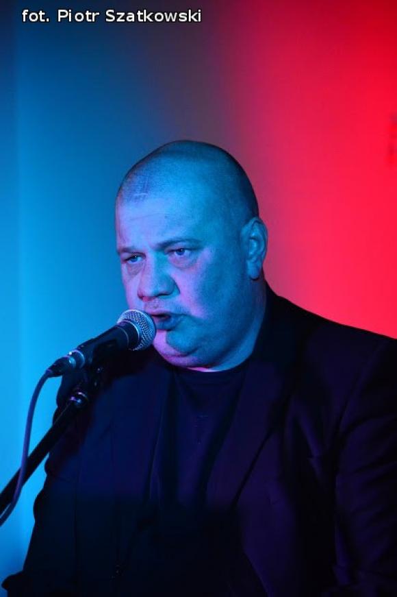 Charakterystyczny głos i dobre teksty - klimatyczny koncert Dyjaka w Kutnie