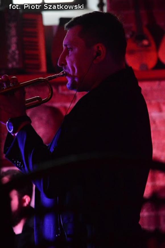 Charakterystyczny głos i dobre teksty - klimatyczny koncert Dyjaka w Kutnie