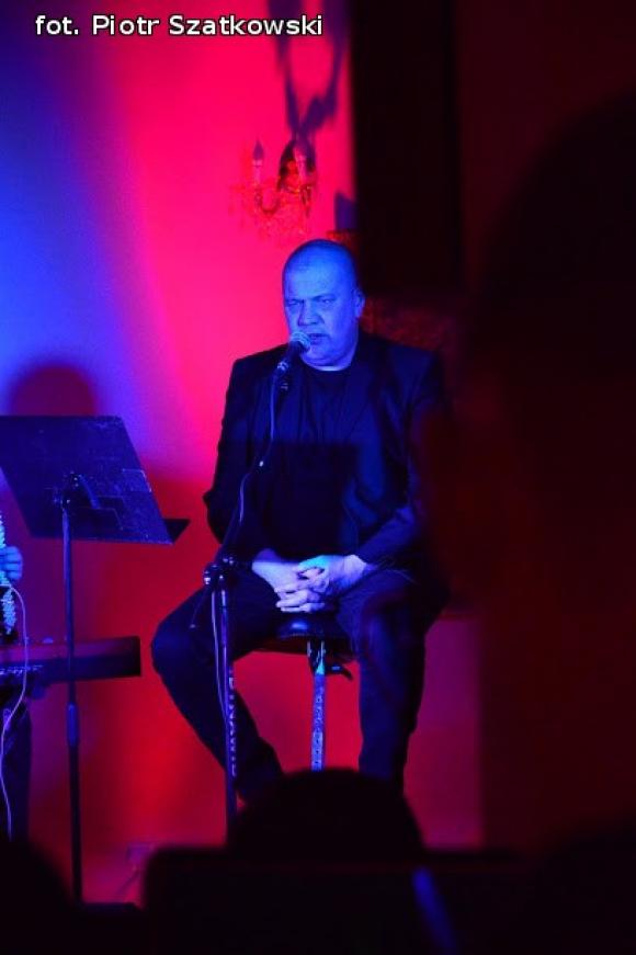 Charakterystyczny głos i dobre teksty - klimatyczny koncert Dyjaka w Kutnie