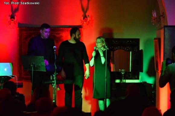 Charakterystyczny głos i dobre teksty - klimatyczny koncert Dyjaka w Kutnie