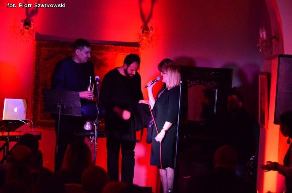 Charakterystyczny głos i dobre teksty - klimatyczny koncert Dyjaka w Kutnie