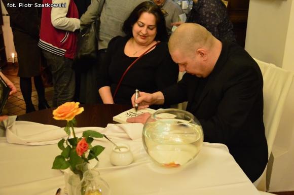 Charakterystyczny głos i dobre teksty - klimatyczny koncert Dyjaka w Kutnie