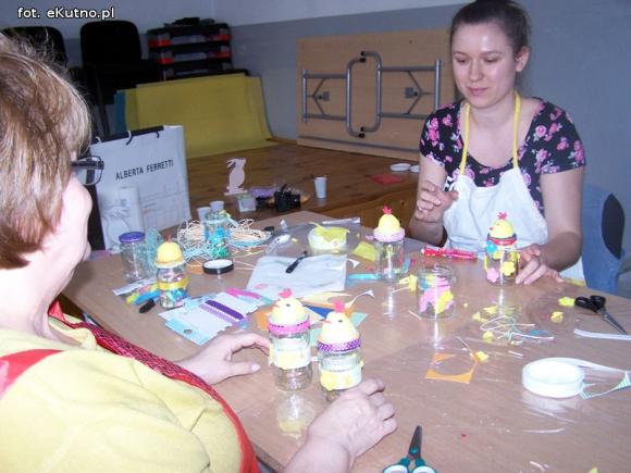 Kolorowe zające tym razem powstały w gminie Kutno