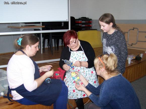 Kolorowe zające tym razem powstały w gminie Kutno