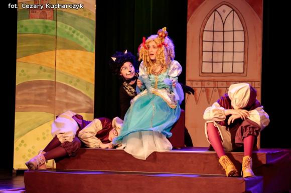 Premiery Teatru Puszek. Dobra zabawa i pouczający morał