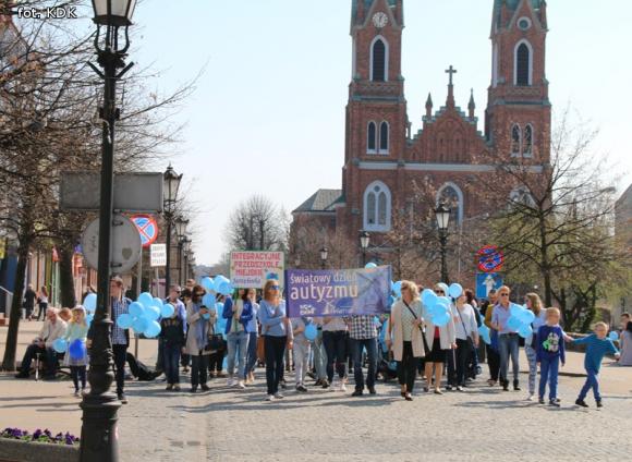 ŚWIATOWY DZIEŃ ŚWIADOMOŚCI AUTYZMU: Warsztaty plastyczne w środę