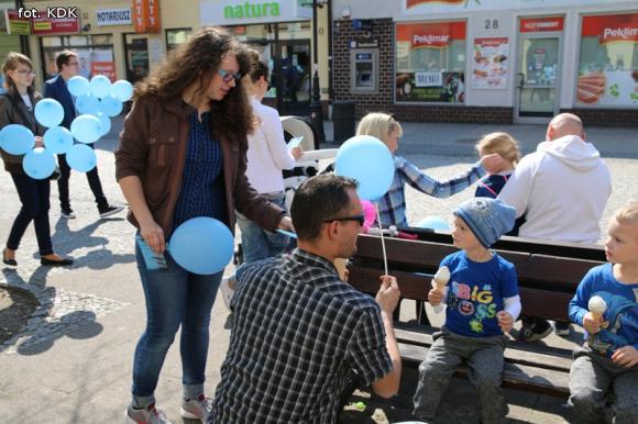 ŚWIATOWY DZIEŃ ŚWIADOMOŚCI AUTYZMU: Warsztaty plastyczne w środę