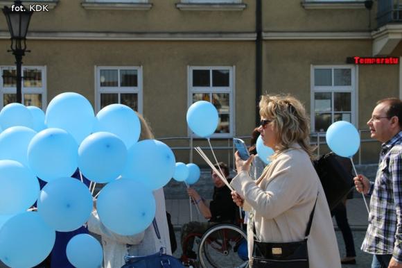 ŚWIATOWY DZIEŃ ŚWIADOMOŚCI AUTYZMU: Warsztaty plastyczne w środę