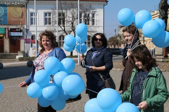 ŚWIATOWY DZIEŃ ŚWIADOMOŚCI AUTYZMU: Warsztaty plastyczne w środę