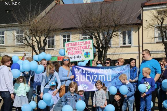 ŚWIATOWY DZIEŃ ŚWIADOMOŚCI AUTYZMU: Warsztaty plastyczne w środę