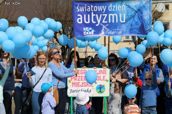 ŚWIATOWY DZIEŃ ŚWIADOMOŚCI AUTYZMU: Warsztaty plastyczne w środę