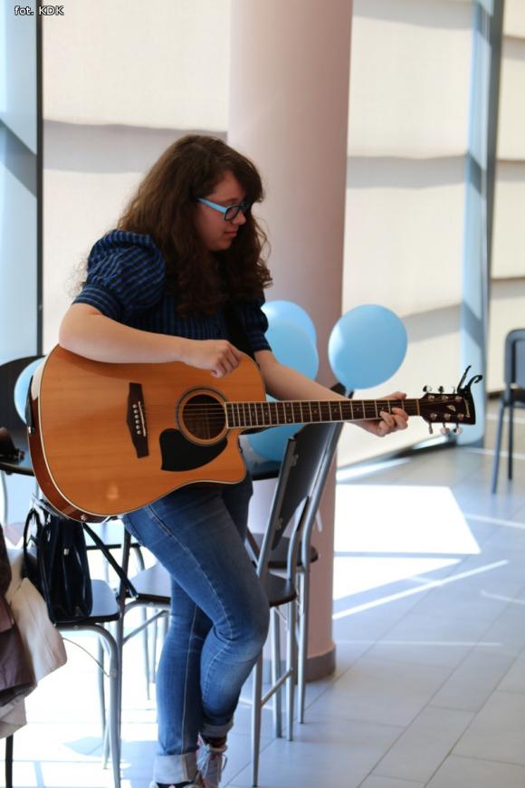 ŚWIATOWY DZIEŃ ŚWIADOMOŚCI AUTYZMU: Warsztaty plastyczne w środę