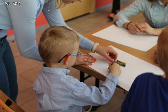 ŚWIATOWY DZIEŃ ŚWIADOMOŚCI AUTYZMU: Warsztaty plastyczne w środę