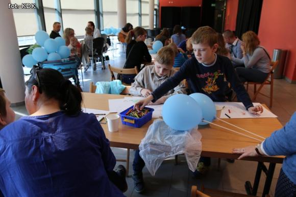 ŚWIATOWY DZIEŃ ŚWIADOMOŚCI AUTYZMU: Warsztaty plastyczne w środę