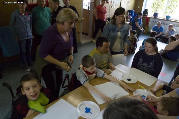 Niezabudka i PSONI wciąż na niebiesko
