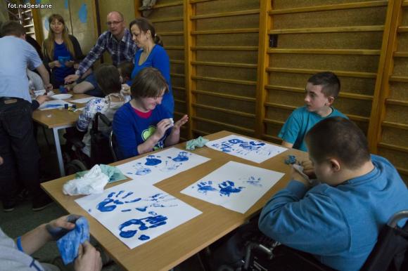 Niezabudka i PSONI wciąż na niebiesko