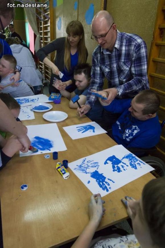 Niezabudka i PSONI wciąż na niebiesko