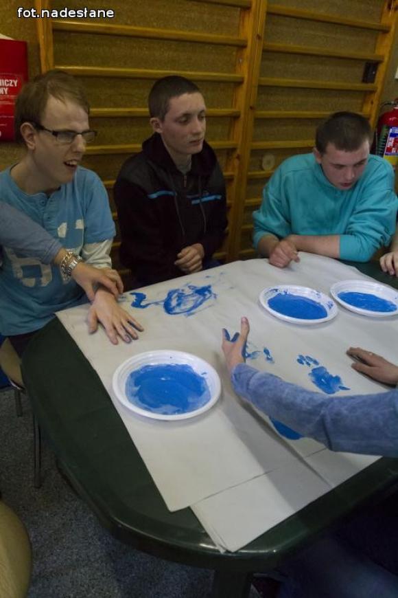 Niezabudka i PSONI wciąż na niebiesko