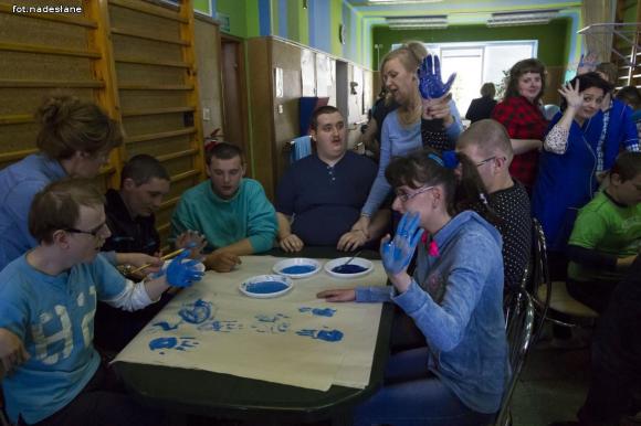 Niezabudka i PSONI wciąż na niebiesko