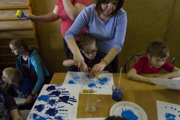 Niezabudka i PSONI wciąż na niebiesko
