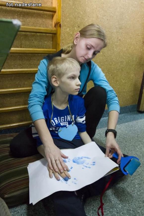 Niezabudka i PSONI wciąż na niebiesko