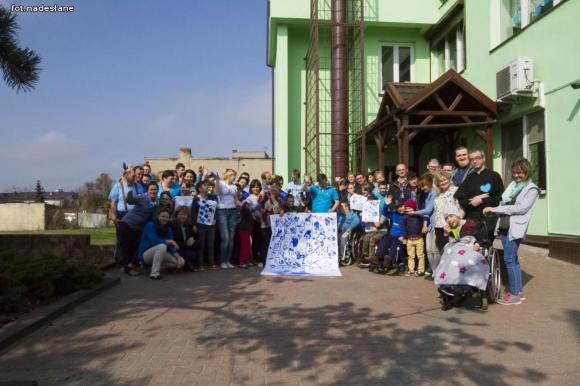 Niezabudka i PSONI wciąż na niebiesko