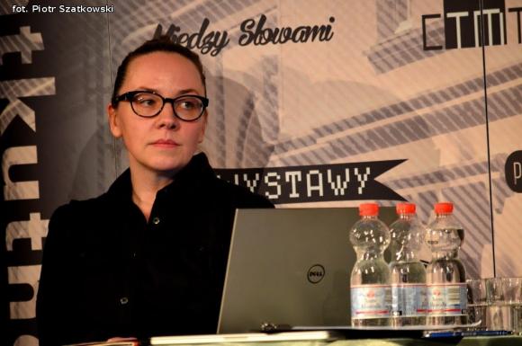 Bronka Nowicka w Kutnie. Dziecko martwi się, bo nie umie nakarmić kamienia