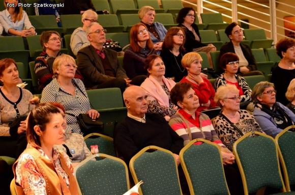 Bronka Nowicka w Kutnie. Dziecko martwi się, bo nie umie nakarmić kamienia
