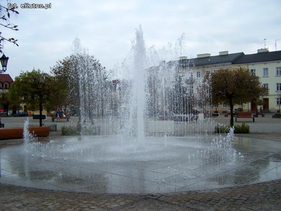 Czyszczenia Królewskiej na Majówkę nie będzie, ale różana fontanna już tryska