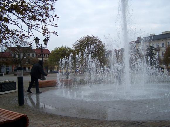 Czyszczenia Królewskiej na Majówkę nie będzie, ale różana fontanna już tryska