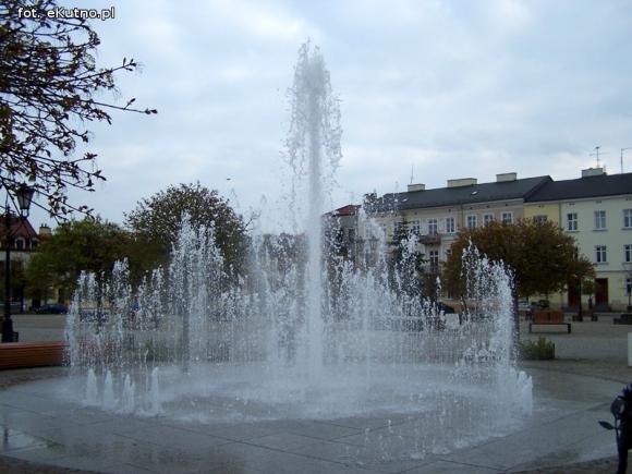 Czyszczenia Królewskiej na Majówkę nie będzie, ale różana fontanna już tryska