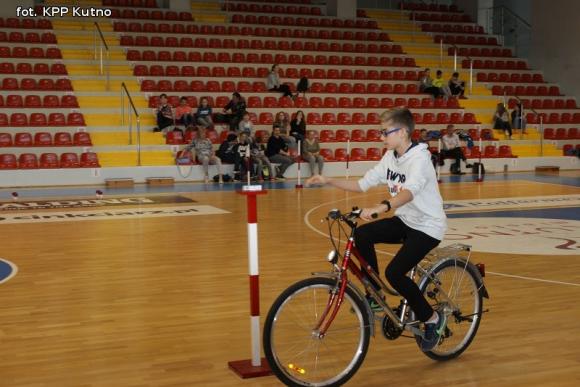 Szkoła Podstawowa nr 1 w Krośniewicach i Gimnazjum w Krzyżanowie najlepsze w Turnieju Wiedzy o Bezpieczeństwie w Ruchu Drogowym