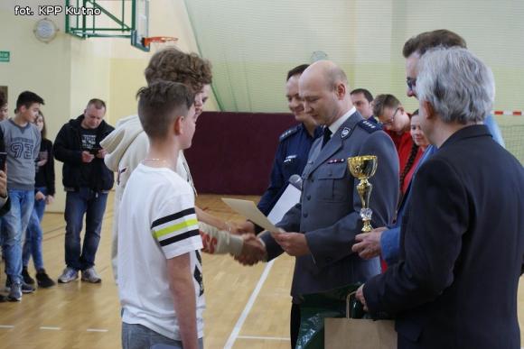 Szkoła Podstawowa nr 1 w Krośniewicach i Gimnazjum w Krzyżanowie najlepsze w Turnieju Wiedzy o Bezpieczeństwie w Ruchu Drogowym