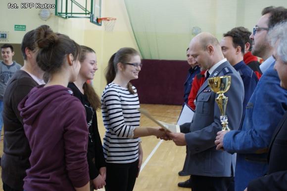 Szkoła Podstawowa nr 1 w Krośniewicach i Gimnazjum w Krzyżanowie najlepsze w Turnieju Wiedzy o Bezpieczeństwie w Ruchu Drogowym
