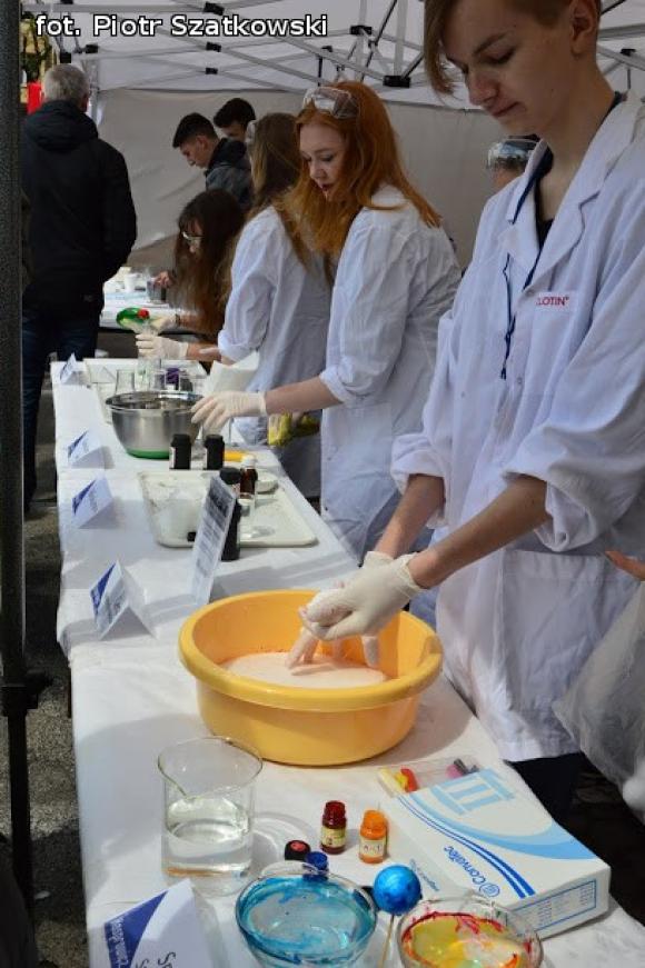 Atrakcyjna oferta trzeciego Kutnowskiego Pikniku Naukowego. Kasprowicz miał najlepsze stoisko