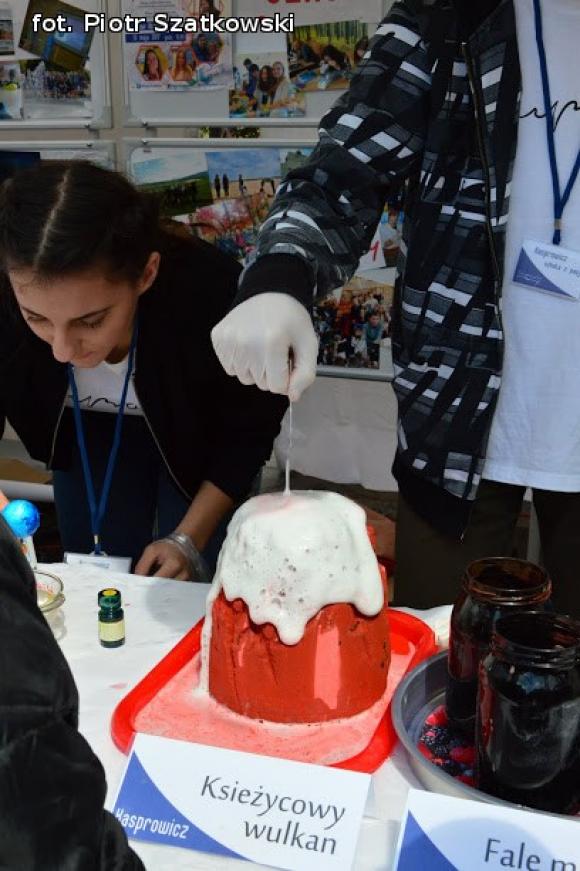 Atrakcyjna oferta trzeciego Kutnowskiego Pikniku Naukowego. Kasprowicz miał najlepsze stoisko