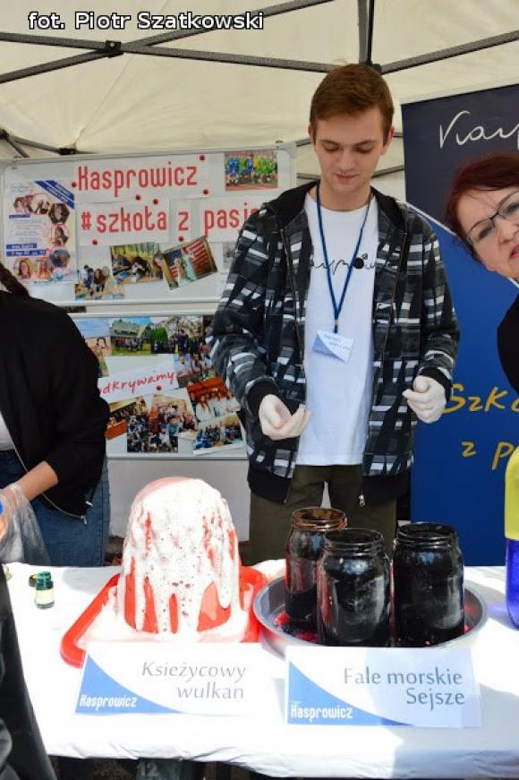 Atrakcyjna oferta trzeciego Kutnowskiego Pikniku Naukowego. Kasprowicz miał najlepsze stoisko