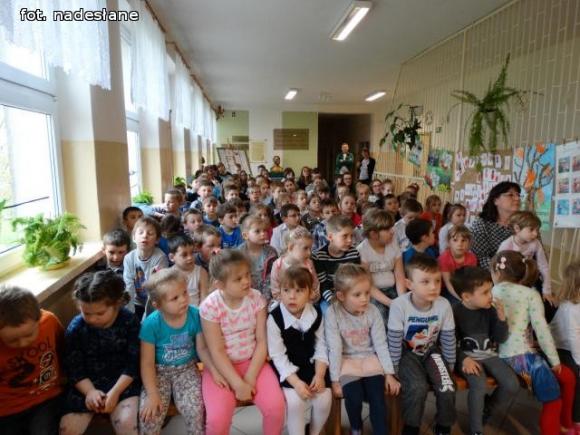 Szkoła Podstawowa w Strzegocinie: Strofy o Ojczyźnie na majowe święta