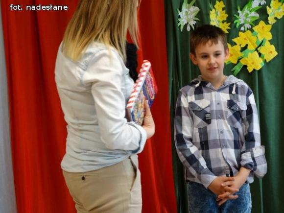 Szkoła Podstawowa w Strzegocinie: Strofy o Ojczyźnie na majowe święta